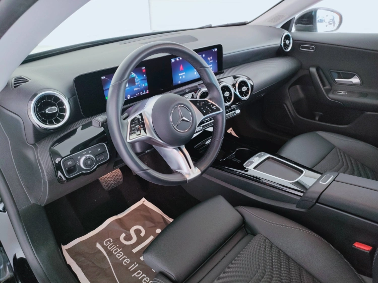 17 - Mercedes-Benz CLA Shooting Brake 180 d Advanced auto