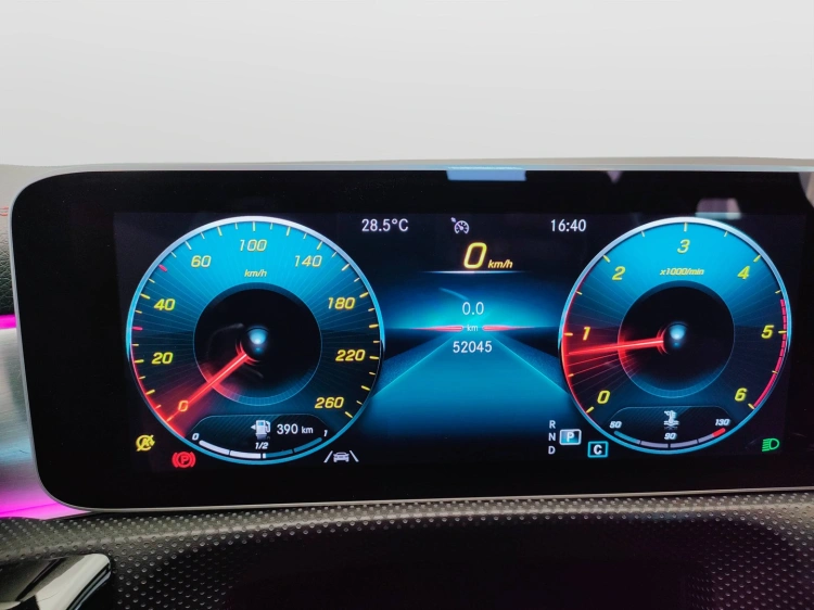 17 - Mercedes-Benz CLA Coupe 200 d Premium auto