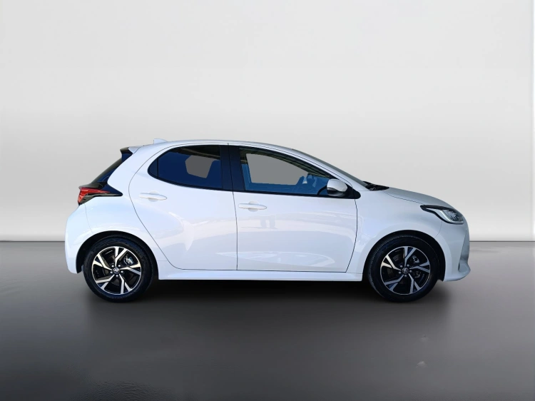 6 - Toyota Yaris Yaris 1.5h Trend