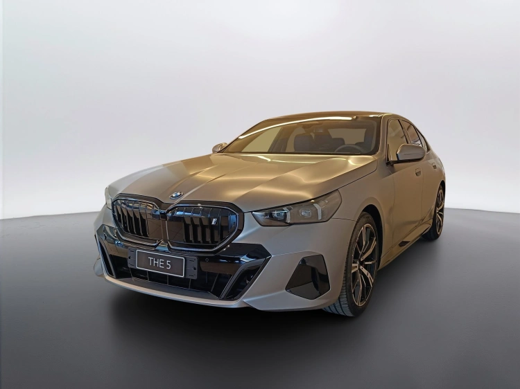 1 - BMW i5 BMW i5 xDrive40 Berlina
