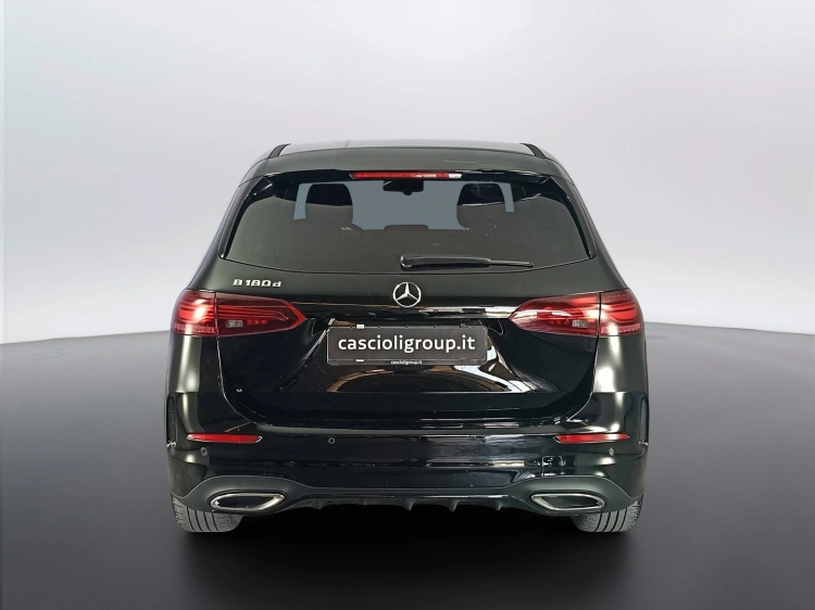 4 - Mercedes-Benz Classe B 180 d AMG Line Premium auto