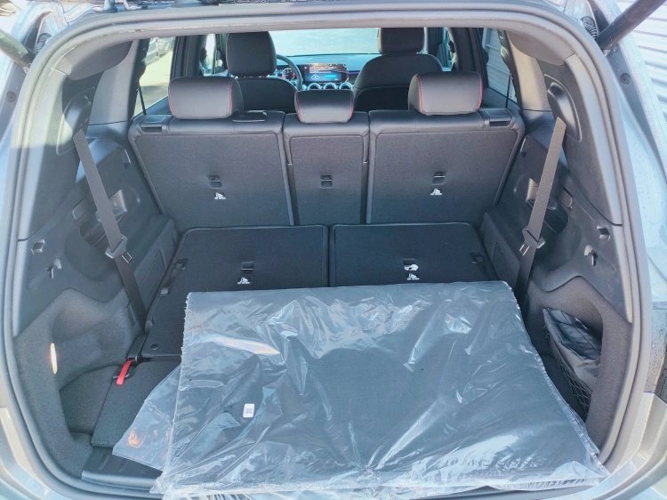 5 - Mercedes-Benz GLB 200 d Automatic