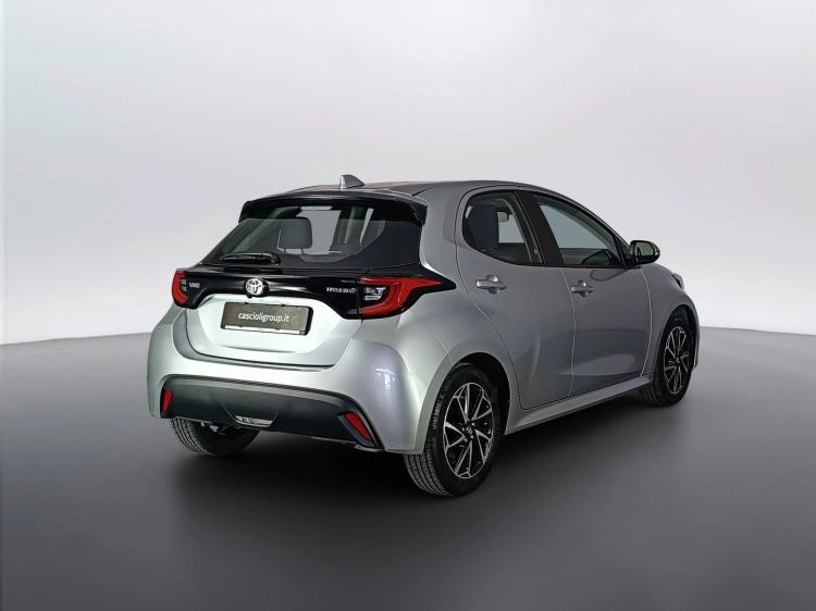 4 - Toyota Yaris Yaris 1.5h Trend