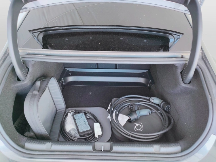 9 - Mercedes-Benz EQE 350 Premium 4matic