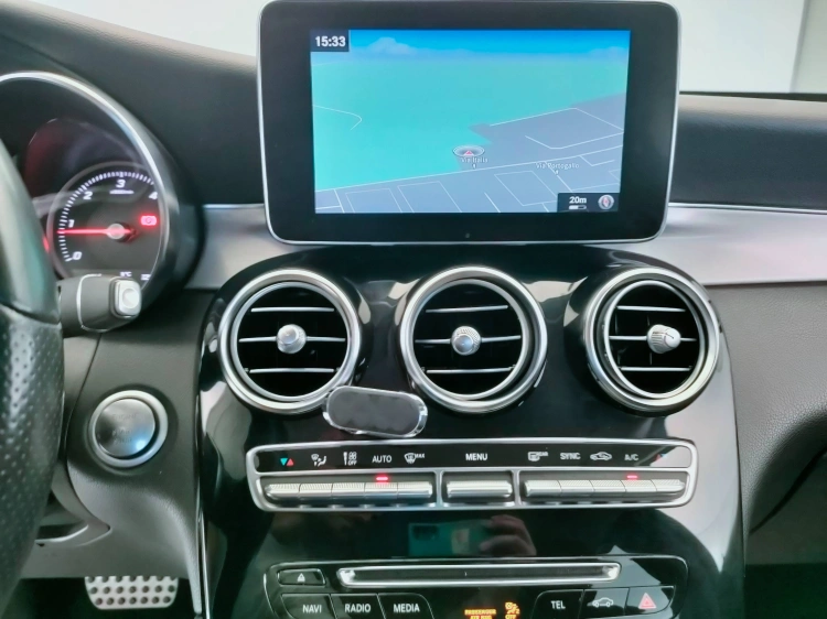 18 - Mercedes-Benz GLC Coupe 220 d Premium 4matic auto
