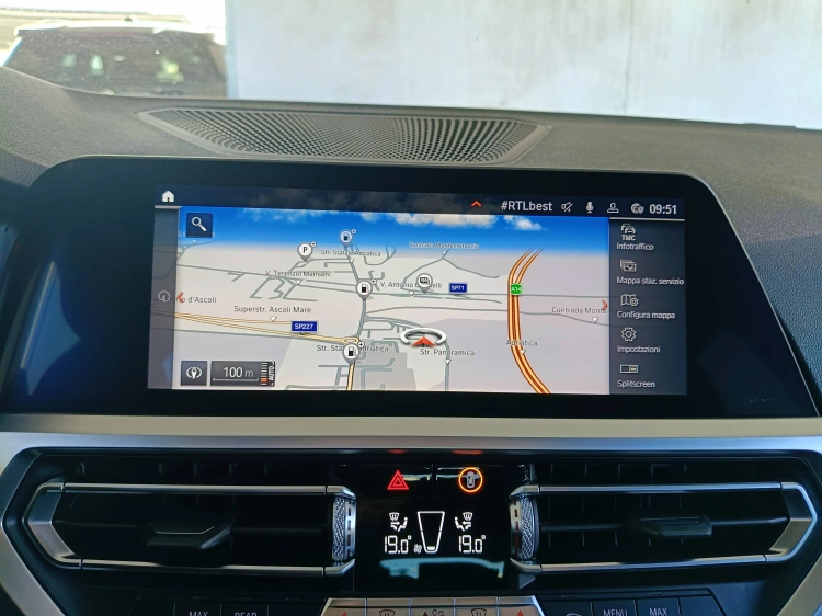 13 - BMW Serie 3 318d Touring Msport auto