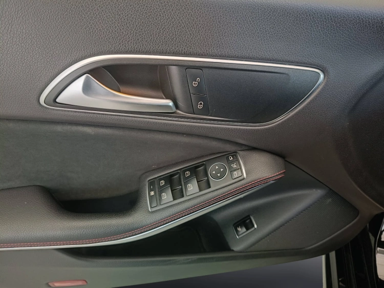 18 - Mercedes-Benz CLA 200 d Premium auto FL