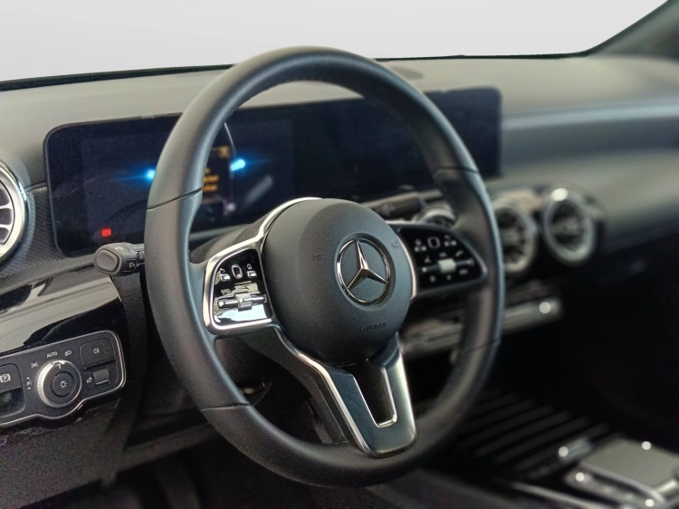 16 - Mercedes-Benz Classe A 180 d Sport Night edition auto