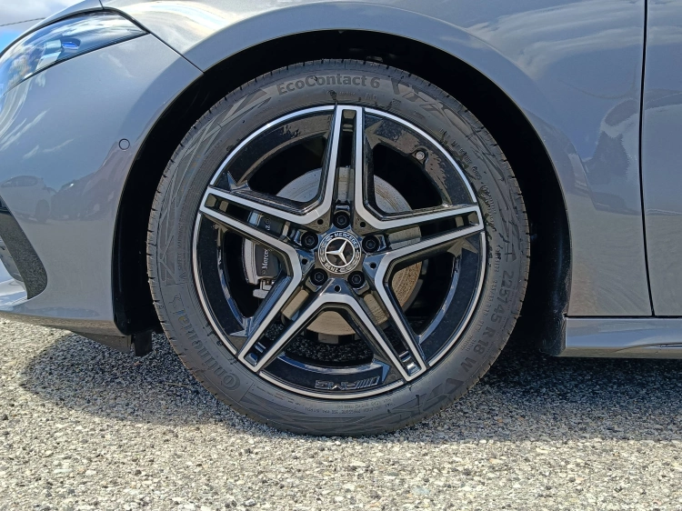12 - Mercedes-Benz Classe A 180 d Automatic