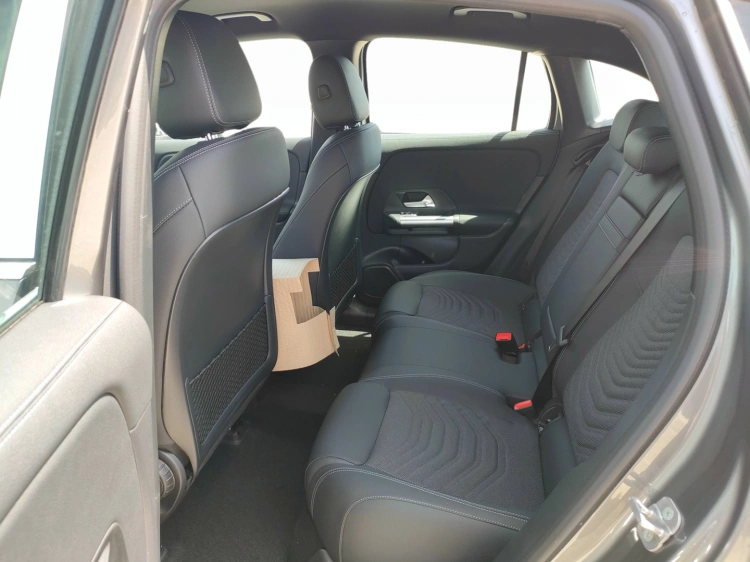 9 - Mercedes-Benz EQA 300 4MATIC