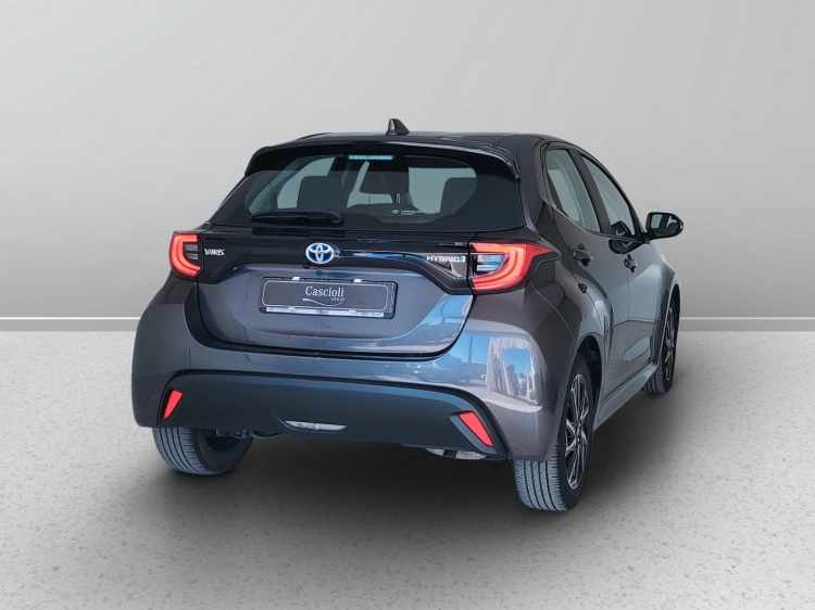 6 - Toyota Yaris Yaris 1.5h Trend