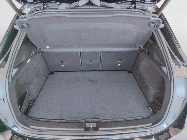 15 - Mercedes-Benz GLA 200 d AMG Line Premium auto