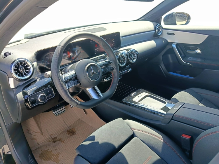 6 - Mercedes-Benz Classe A 180 d Automatic