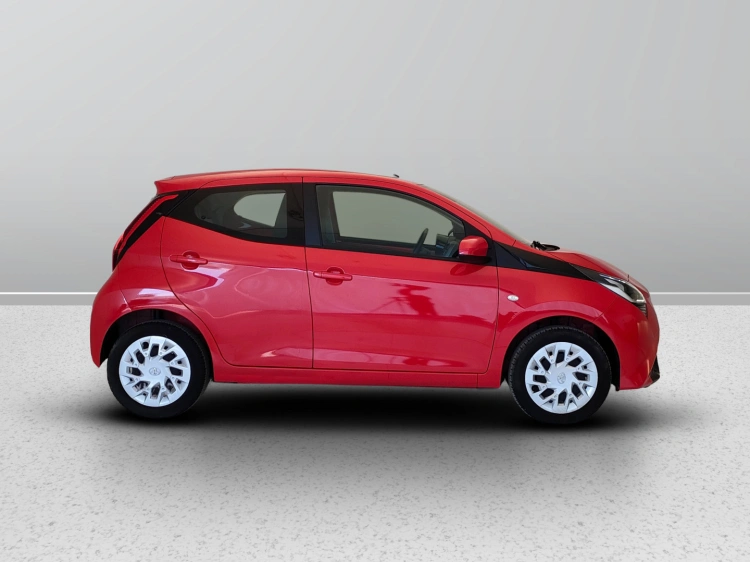 7 - Toyota Aygo Aygo 5p 1.0 x-play 72cv
