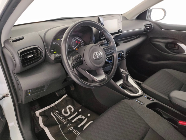 13 - Toyota Yaris Yaris 1.5h Active