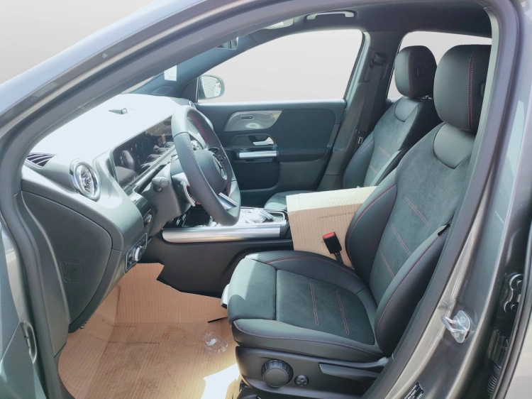 13 - Mercedes-Benz GLA 200 d automatic