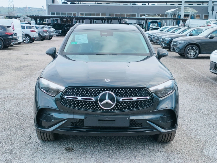 2 - Mercedes-Benz GLC 300 de 4MATIC