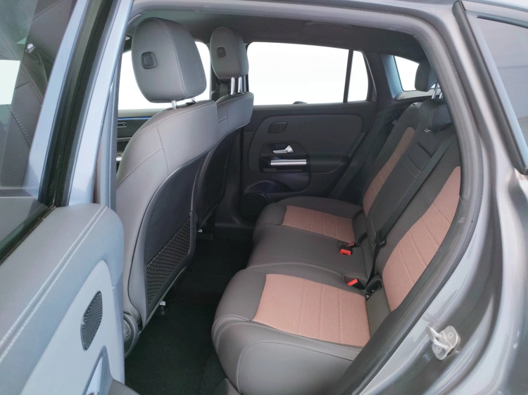 11 - Mercedes-Benz EQA 250+