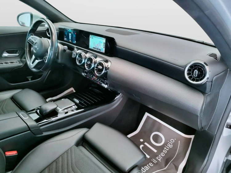 12 - Mercedes-Benz Classe A 180 d Business auto