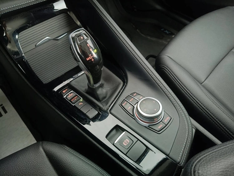 16 - BMW X1 X1 sdrive18d xLine Plus auto