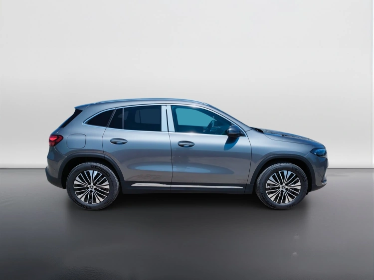 7 - Mercedes-Benz EQA 300 4MATIC