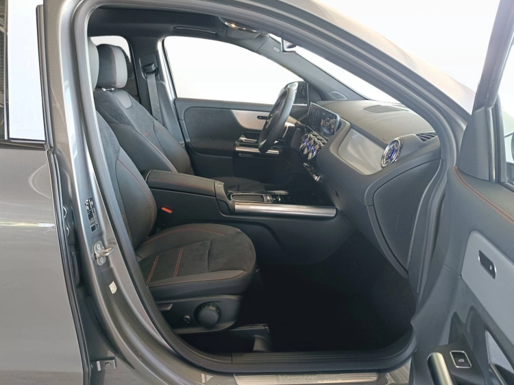 11 - Mercedes-Benz GLA 200 d automatic