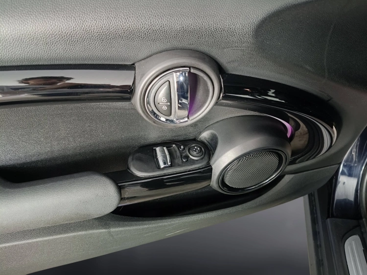 18 - MINI Cooper Mini 3p Cooper SE Classic auto