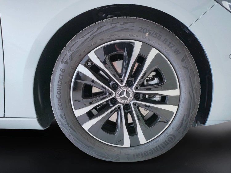 11 - Mercedes-Benz Classe B 180 d Street Edition auto