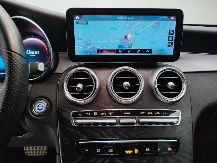 12 - Mercedes-Benz GLC 220 d Premium 4matic auto