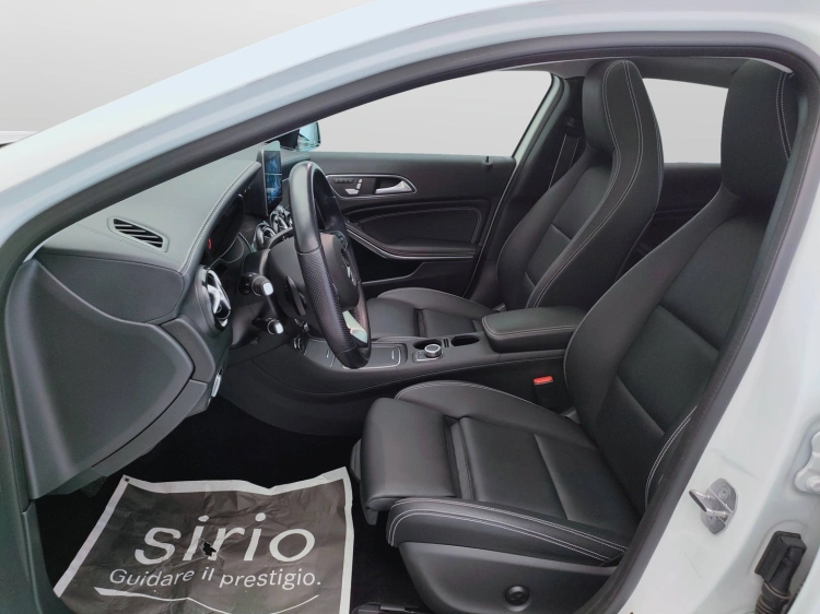 19 - Mercedes-Benz GLA 200 d Night Edition 4matic auto