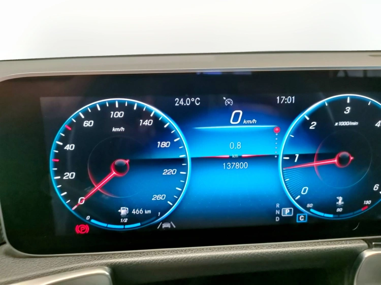 13 - Mercedes-Benz GLB 200 d Sport auto 7p.ti