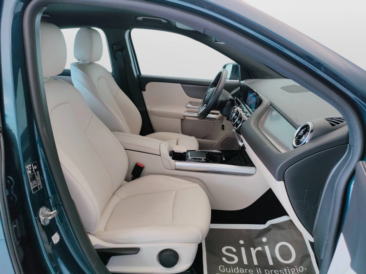 12 - Mercedes-Benz GLA 180 d Sport Plus auto