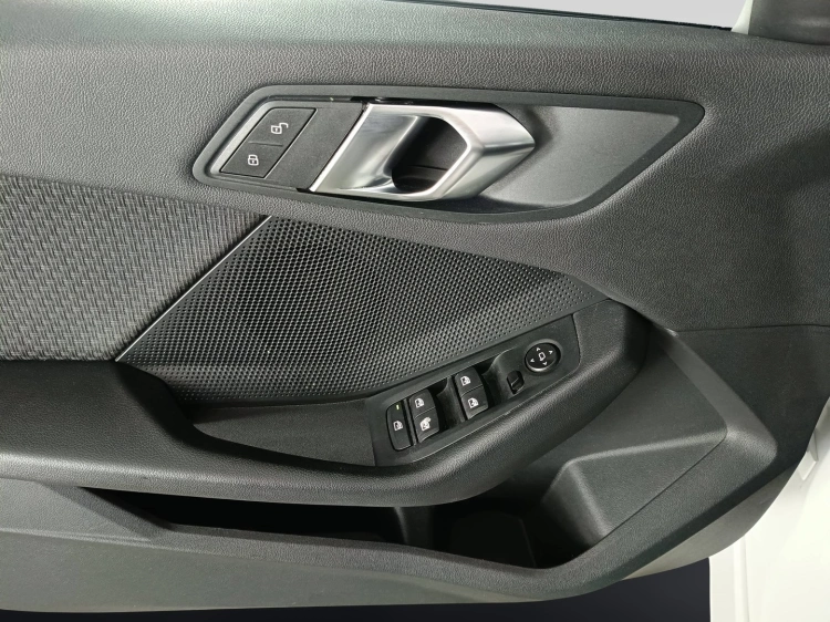 18 - BMW Serie 1 118d 5 Porte