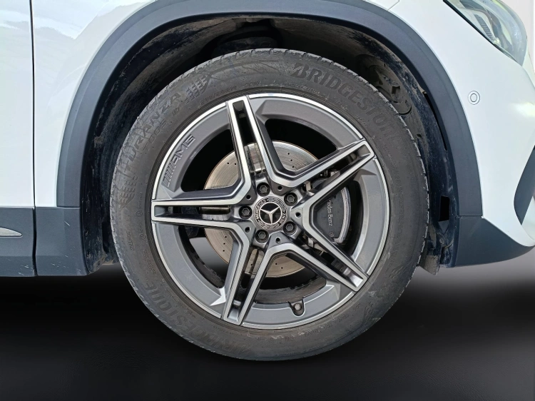 16 - Mercedes-Benz GLA 200 d Premium auto