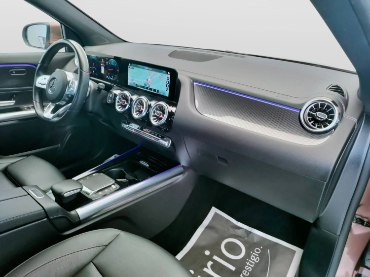 14 - Mercedes-Benz GLA 200 d Premium auto
