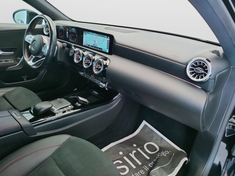 12 - Mercedes-Benz Classe A 180 d Premium auto