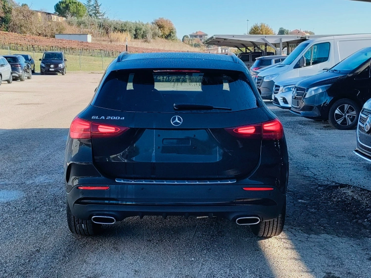 4 - Mercedes-Benz GLA 200 d automatic