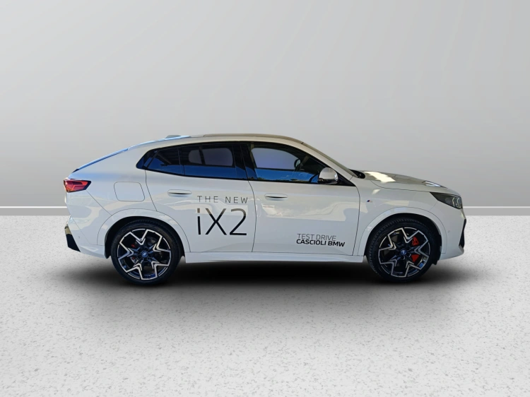 3 - BMW X2 iX2 xDrive30
