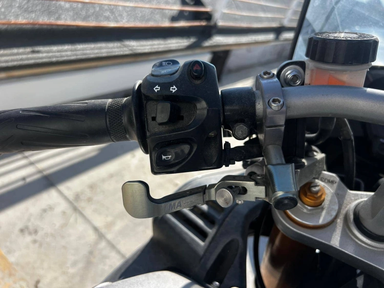4 - Yamaha FZ FZ1 1000 Fazer