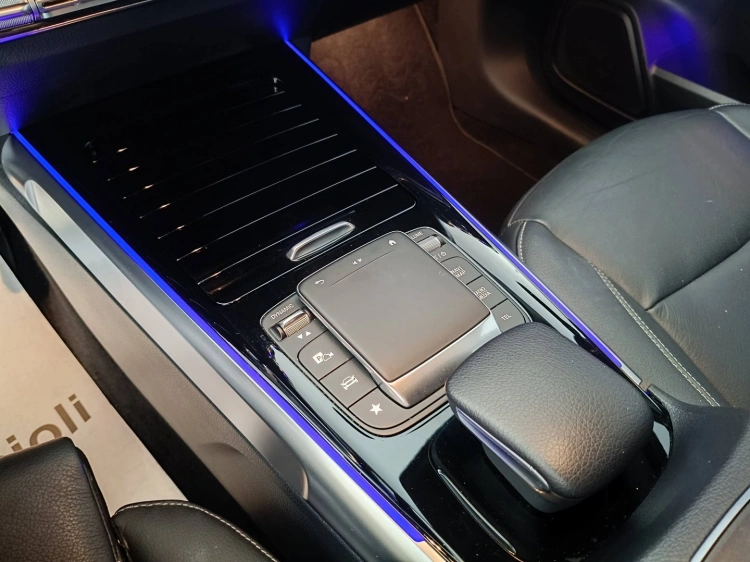 16 - Mercedes-Benz GLB 200 d Premium auto