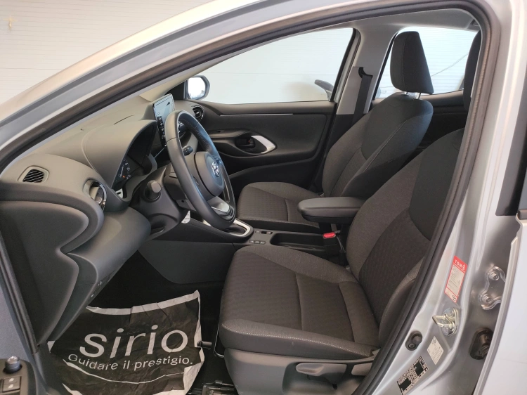 14 - Toyota Yaris Yaris 1.5h Active