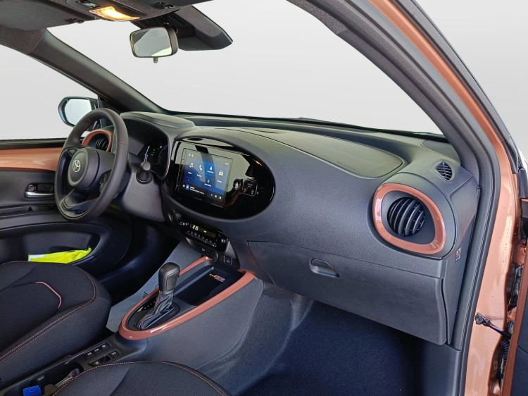 10 - Toyota Aygo X AYGO X HEV  ICON MC26