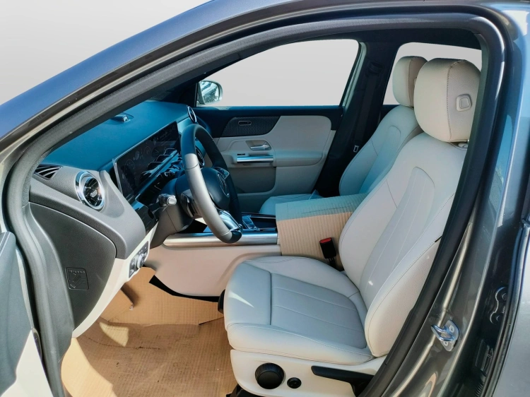 11 - Mercedes-Benz GLA 200 d automatic