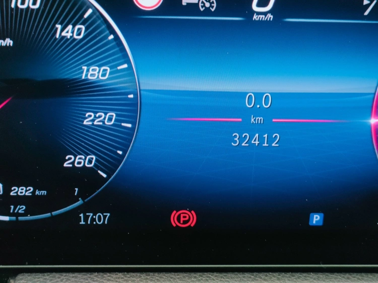 19 - Mercedes-Benz GLA 180 d Progressive Advanced Plus auto