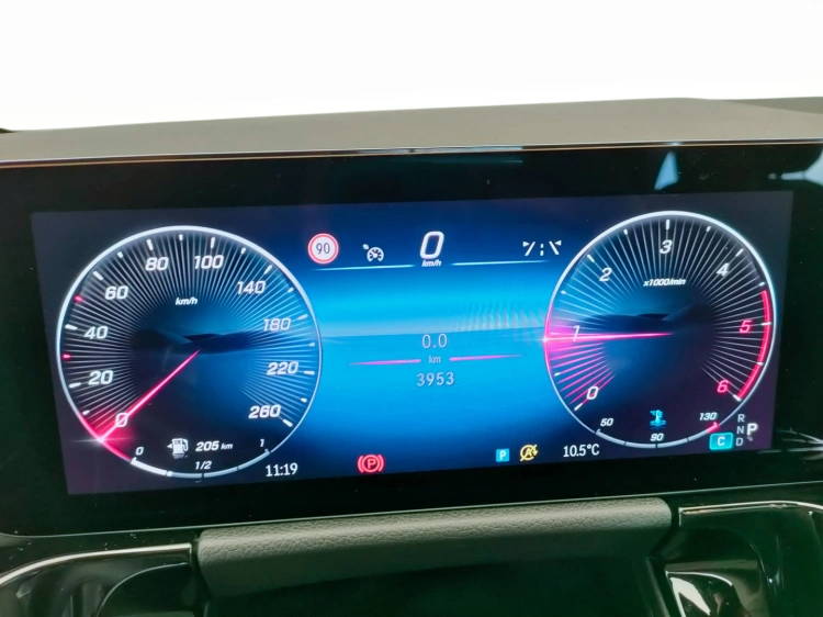 16 - Mercedes-Benz Classe B 180 d AMG Line Premium Plus auto