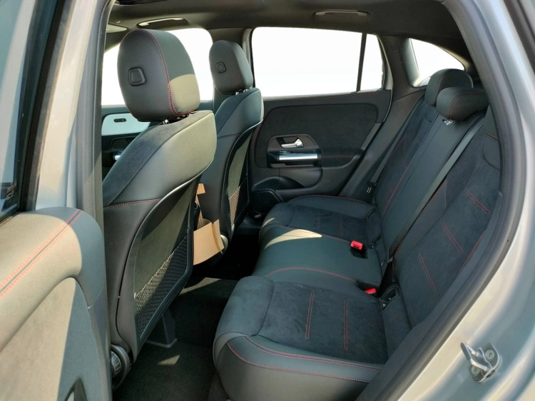 8 - Mercedes-Benz GLA 200 d automatic