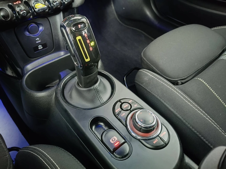 15 - MINI Cooper Mini 3p Cooper SE Classic auto