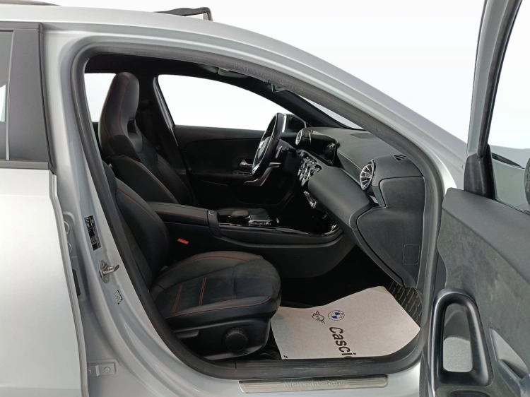 12 - Mercedes-Benz Classe A 180 d Premium auto