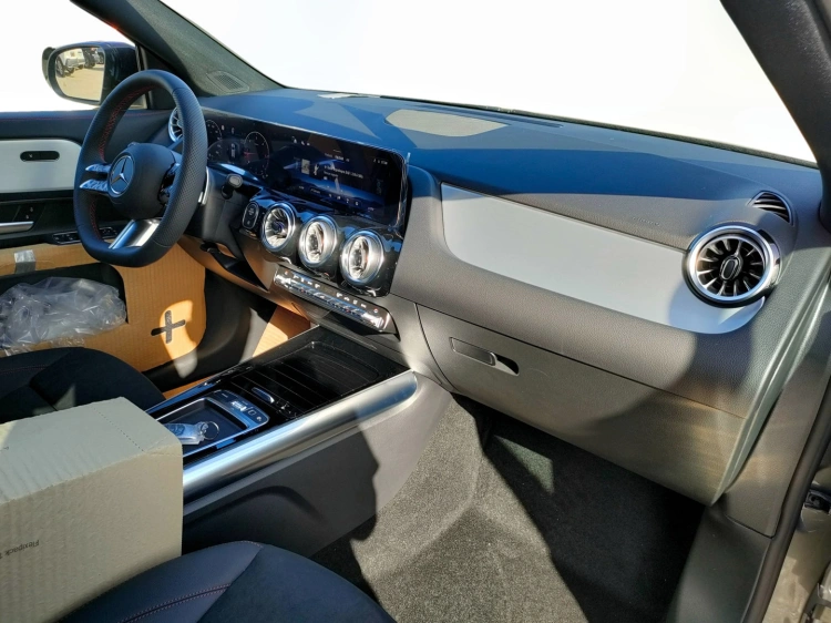 11 - Mercedes-Benz GLA 200 d automatic