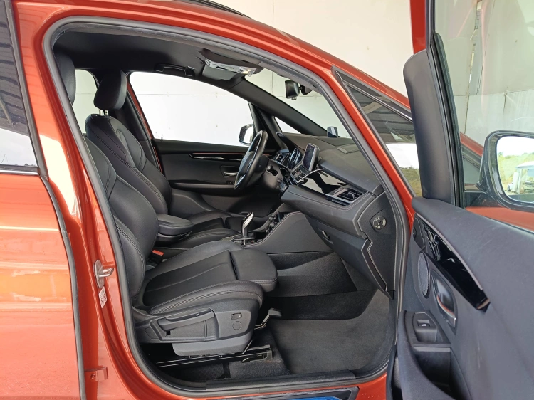 11 - BMW Serie 2 216d Active Tourer Sport auto